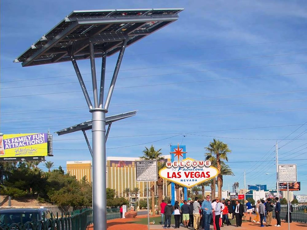 Welcome to Las Vegas sign with solar tree